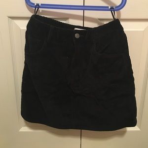 Black aritzia skirt